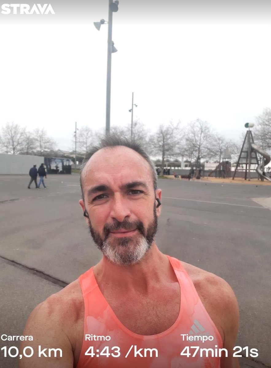 oscaram19711207's tweet photo. 14 K HOY VIERNES, 1O a mediodía por Poblenou, y 4 por la noche en el gym. Diferentes cadencias, ritmos....pero pasándolo bien siempre. SEGUIMOS @mitjabarcelona !!! 👍🏽🏃♂️💪🏽
@kmsxela
@elrinconcorredo @practicarunning
#KMSxELA
#elrincóndelcorredorpopular
#practicarunning https://t.co/JhLS4OXuOq