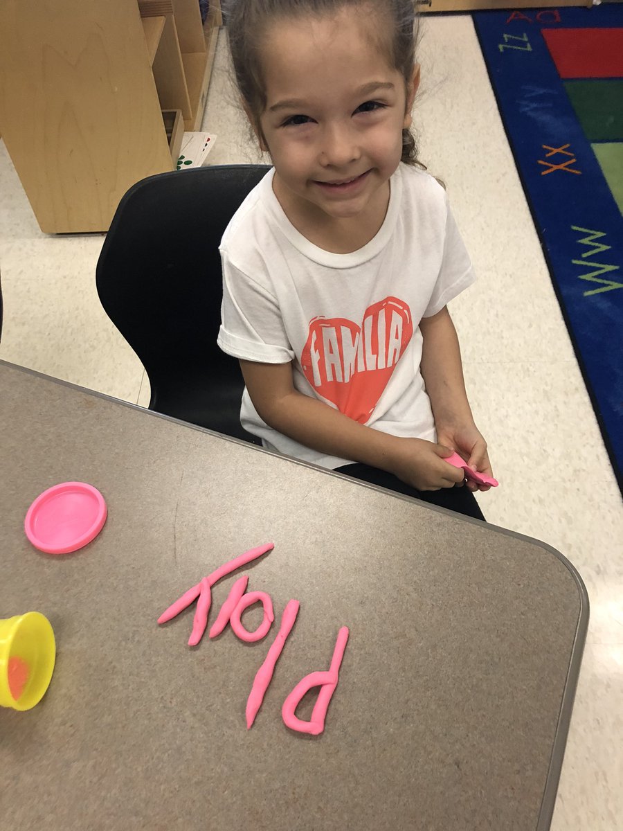QuiatKRCE's tweet photo. Practicing snap words with Play-Doh is fun! #oneRCE #KinderRangers https://t.co/SSRYO3rKQg