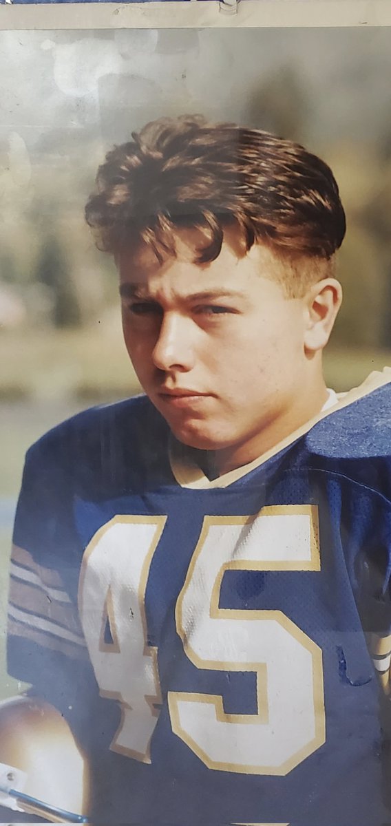 MichaelHause44's tweet photo. My dad #45 1993, me #44 2021. Both Kelso Hilanders FB/LB. https://t.co/DsZ3PdCkOW