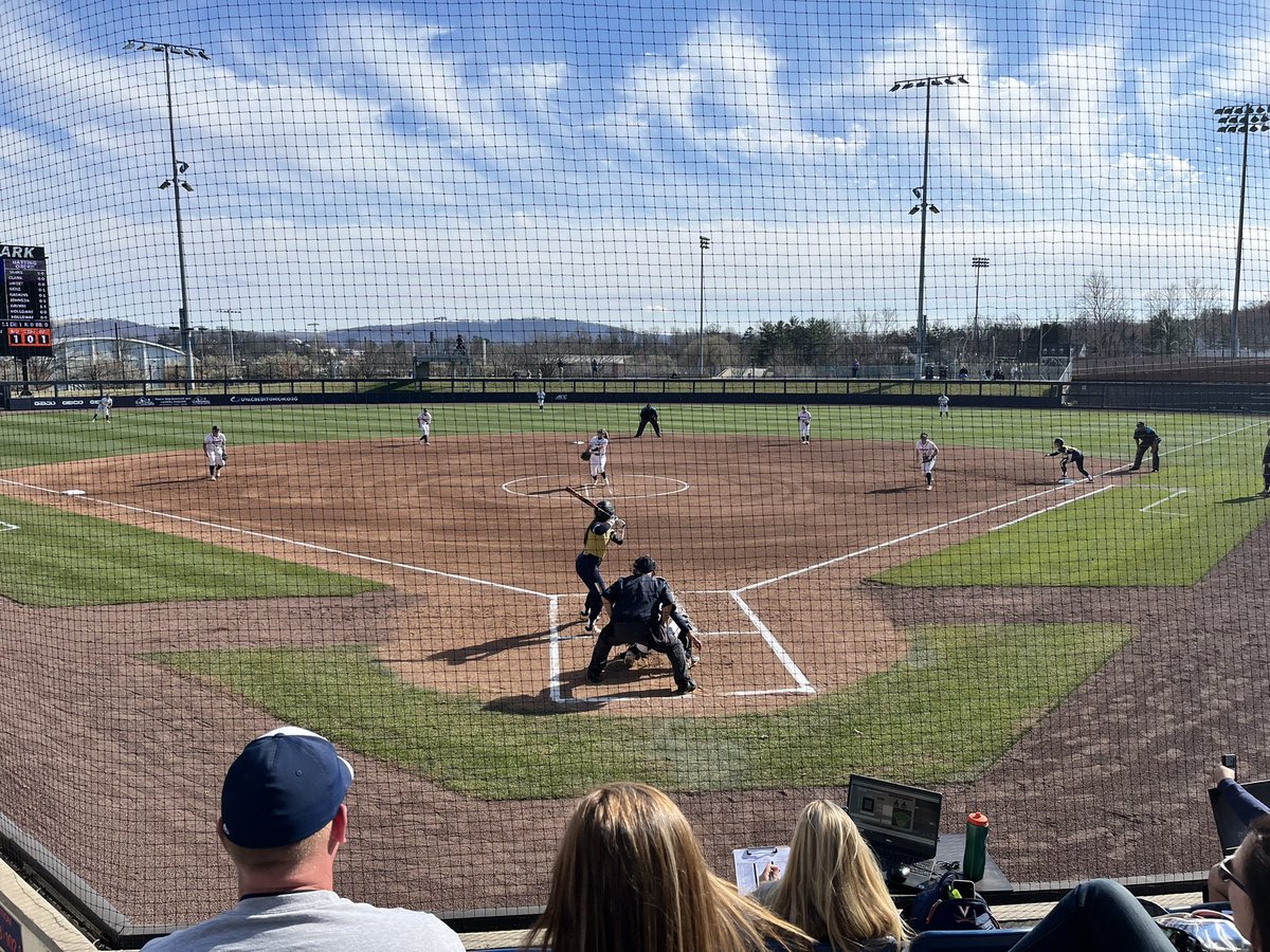 UVADeanJWest's tweet photo. Nice evening to watch some softball. Go โHoos! #uvasoftball https://t.co/hhYlKTK6Bp