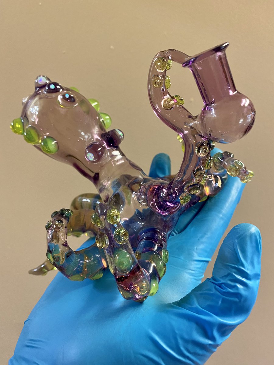really_paper's tweet photo. Go Bid on this #NorthstarGlass #CFL Mischief #Octopus #HeadyRig with #TrautmanArtGlass #Slyme Tentacles and #GrandpaGlass / #ProfoundGlass Opals now on our #Instagram 

https://t.co/g1OOGXd1Qp https://t.co/hCk6XO4h1X
