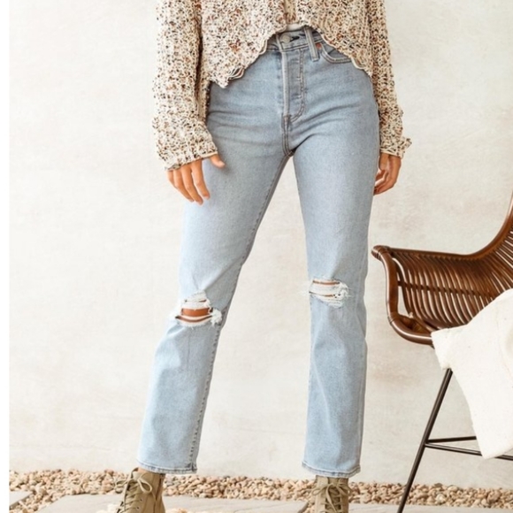aspentreeshop's tweet photo. So good I had to share! Check out all the items I'm loving on @Poshmarkapp from @vane37closet #poshmark #fashion #style #shopmycloset #jenspiratebooty #levis #madewell: https://t.co/q2441L1OjS https://t.co/ELhxyaBx2X