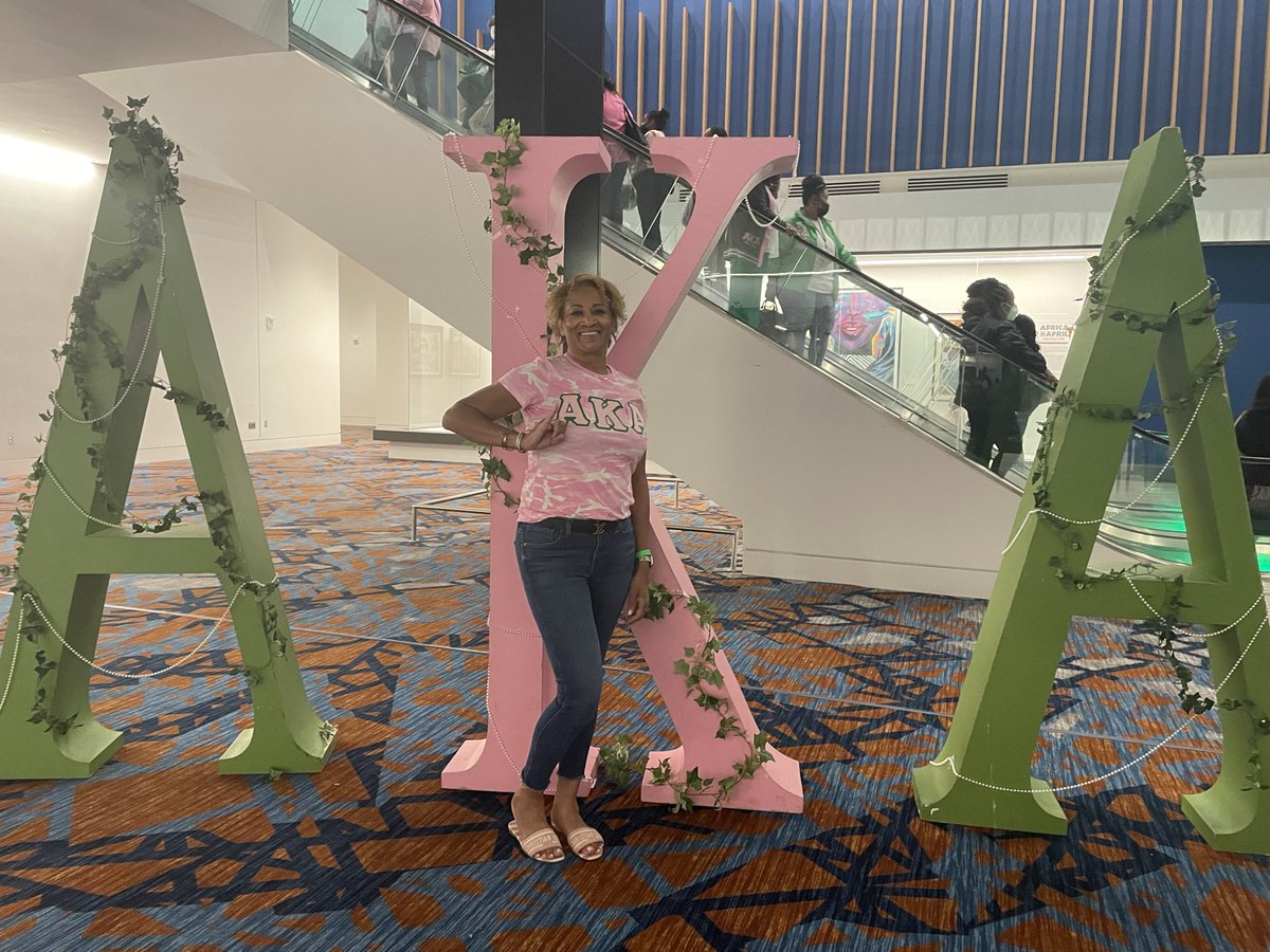 Still_Lecia's tweet photo. When those memories pop up that help you remember your WHY💕💚@AKASouthEastern #leadership #FridayFeeling #phirstandphinest https://t.co/cLATuMcX7K