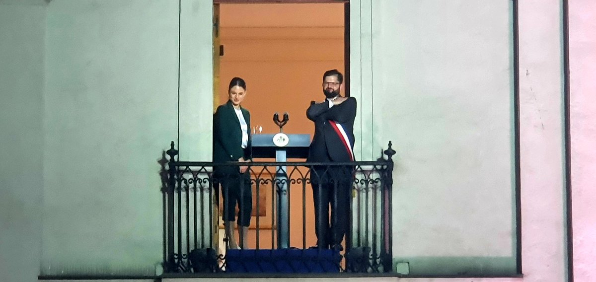 BorisvanderSpek's tweet photo. This man. So likeable. The people really love him. And what a speech. Fighting against tears while reporting. https://t.co/7hpjfX8lSZ