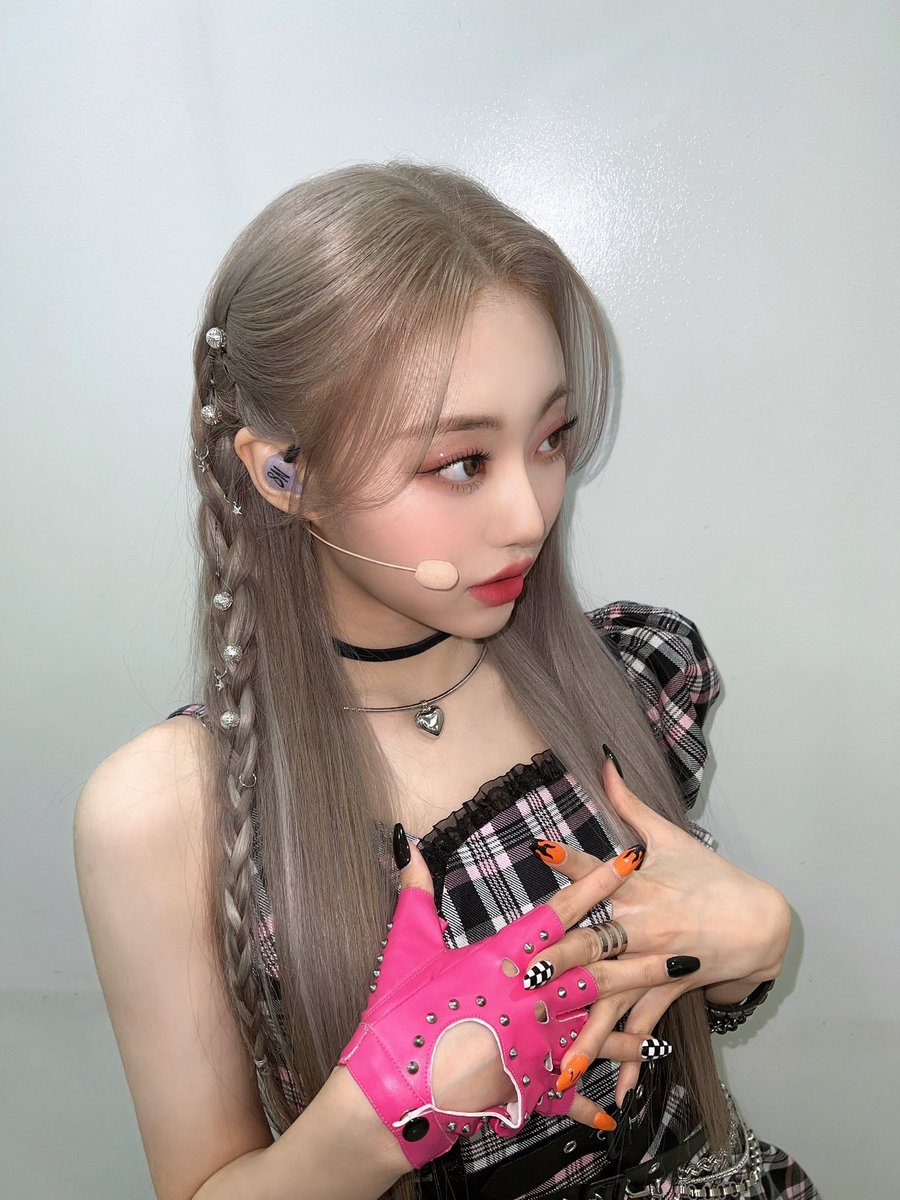 sheonspics's tweet photo. a living doll. https://t.co/zJ4FwohFjn
