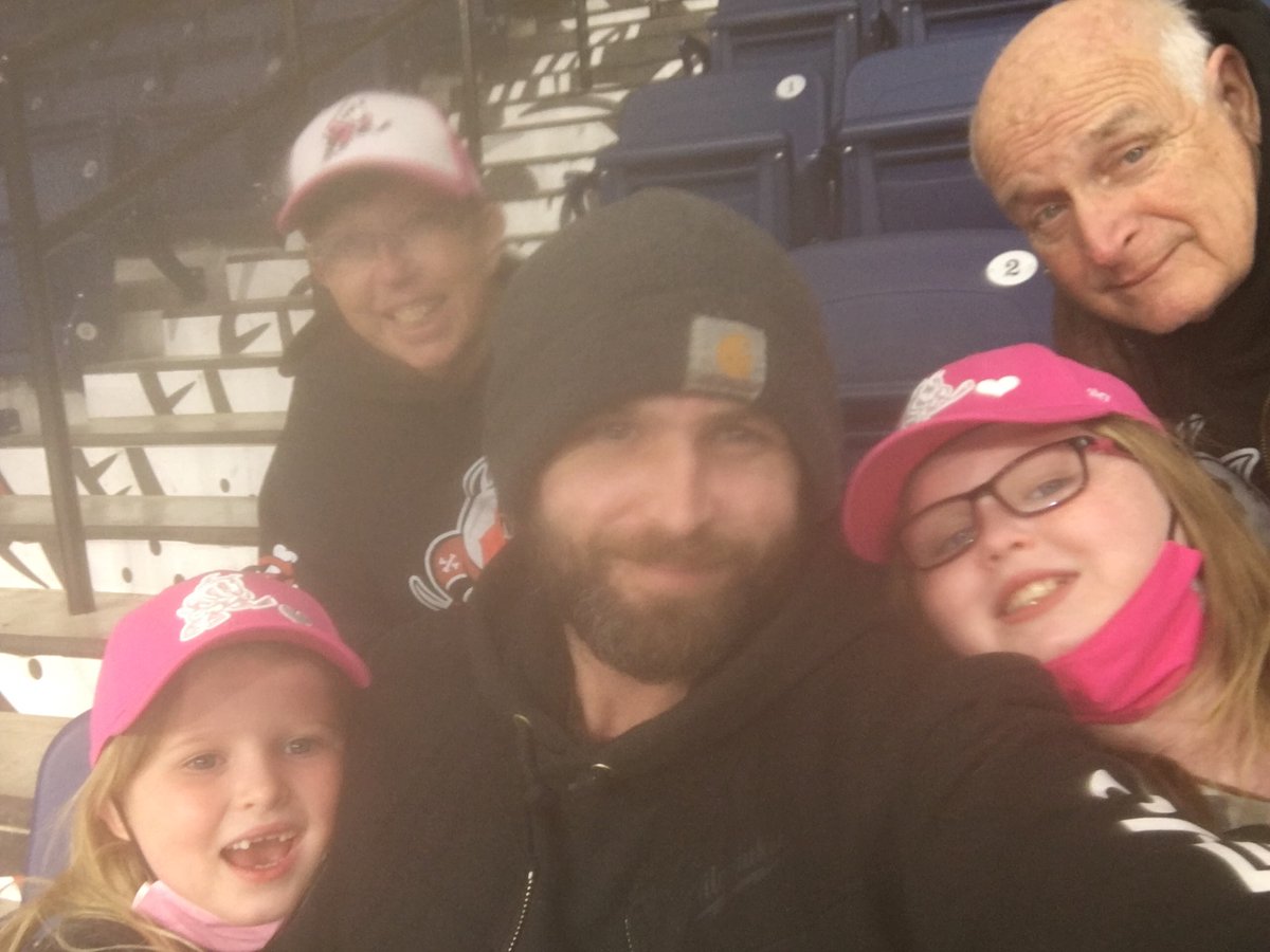 cass_dionne's tweet photo. Section 114 Row E Seats 1-5 @BigMarcosPizza @OHLHockey https://t.co/Xo1RPZUzaG