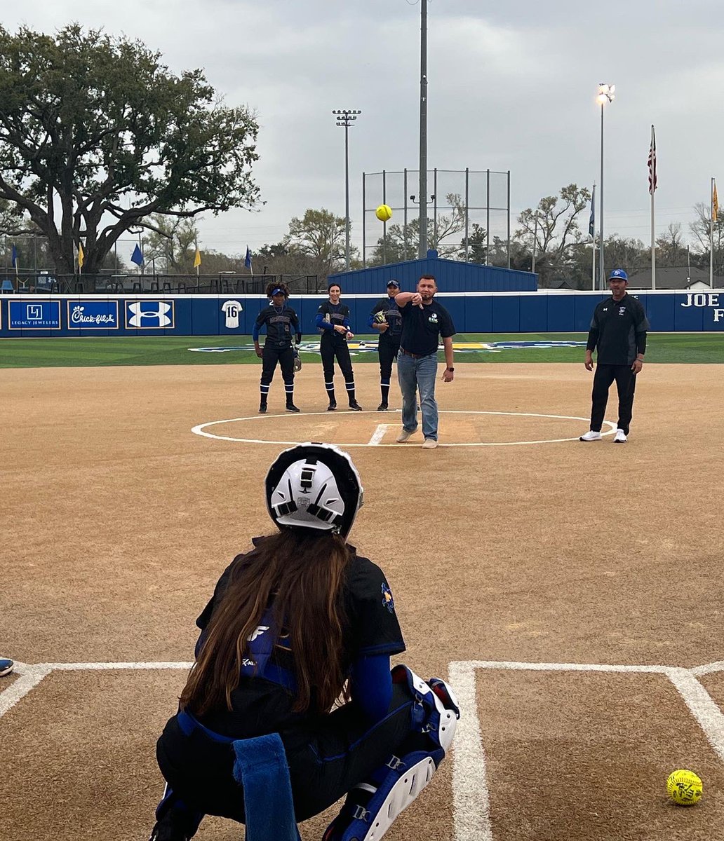 GREAUXPOKES's tweet photo. Overcast weather was no match for Oliver’s pitching skills⚡️

Thank you to JD Bank for being todays @McNeeseSoftball game sponsor‼️

#GeauxPokes | #GreauxPokes https://t.co/zADFvBHfZK