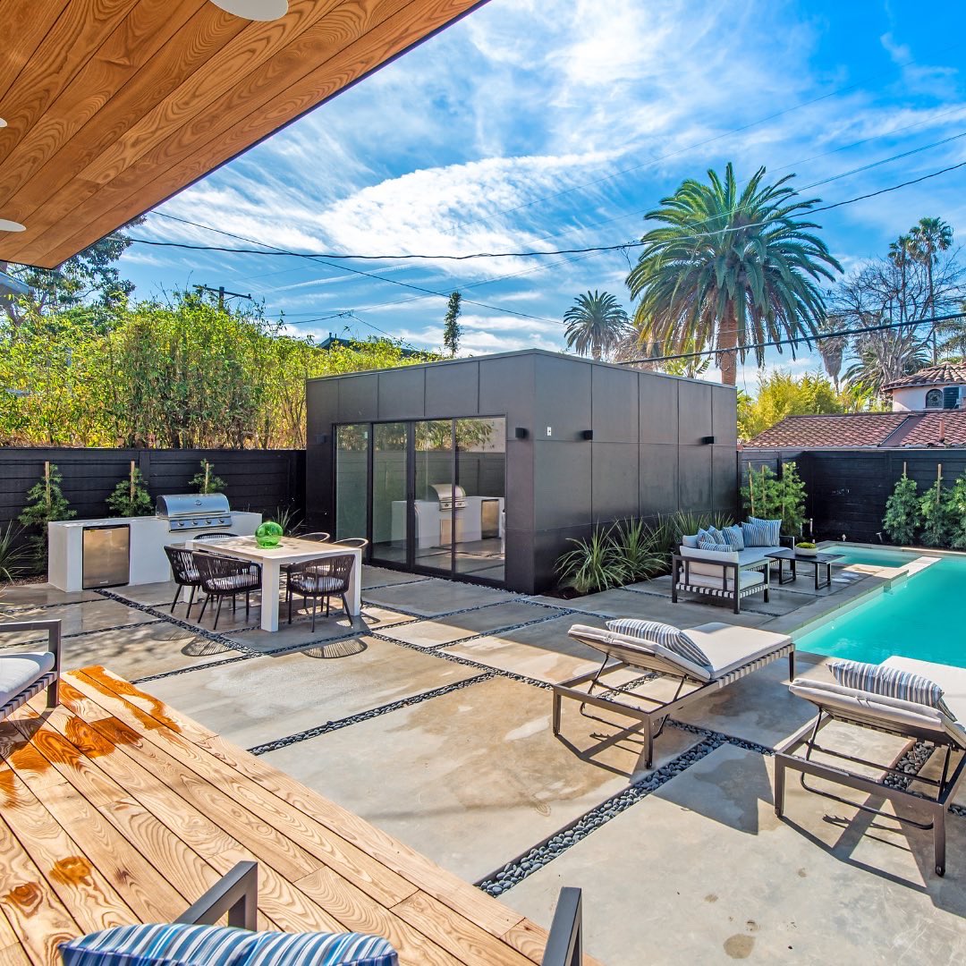 LaurieWoolner's tweet photo. GRAND SLAM! SOLD $4,340,000 in 5 Days 2115 Glyndon Avenue | Venice 5 Bed | 5 Bath | 3,858 Sq. Ft. Living | 5,783 Sq. Ft. Lot Salt-water Pool/Spa 
Don’t Sell Before Calling Tiny But Mighty! 🌴💦☀️
#losangelesrealestate #luxuryhomes https://t.co/p61aQ5qoos