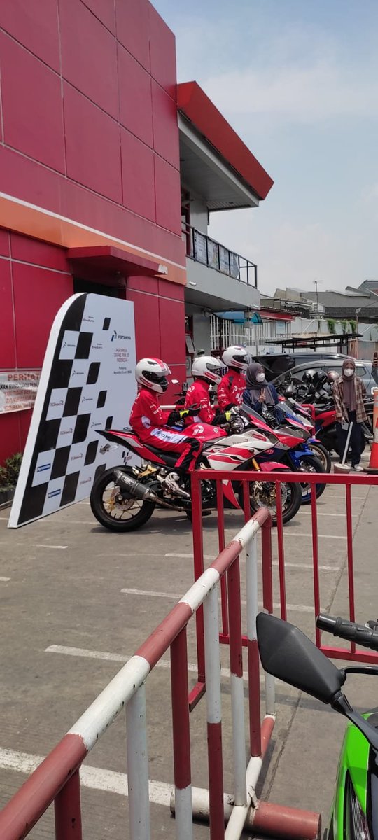 Mellamelon15's tweet photo. Pertamina ikut motoGp gilaaaaaa bnerrr terkeren sih ini.
#KejarSelfieMotoGP
#PertaminaMotoGP
#Pertaminaxseries https://t.co/U7rnhVnUZX