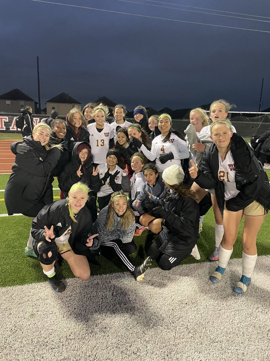 BrewerBunch212's tweet photo. #mylittlegoldfish told me back in December they wanted to be undefeated District Champs. They worked towards that goal ever since and achieved it today, a perfect record in district. Proud of their hard work, perseverance and grit to get here. #proudcoach #thewindcanstopnow https://t.co/vhkewu89WM
