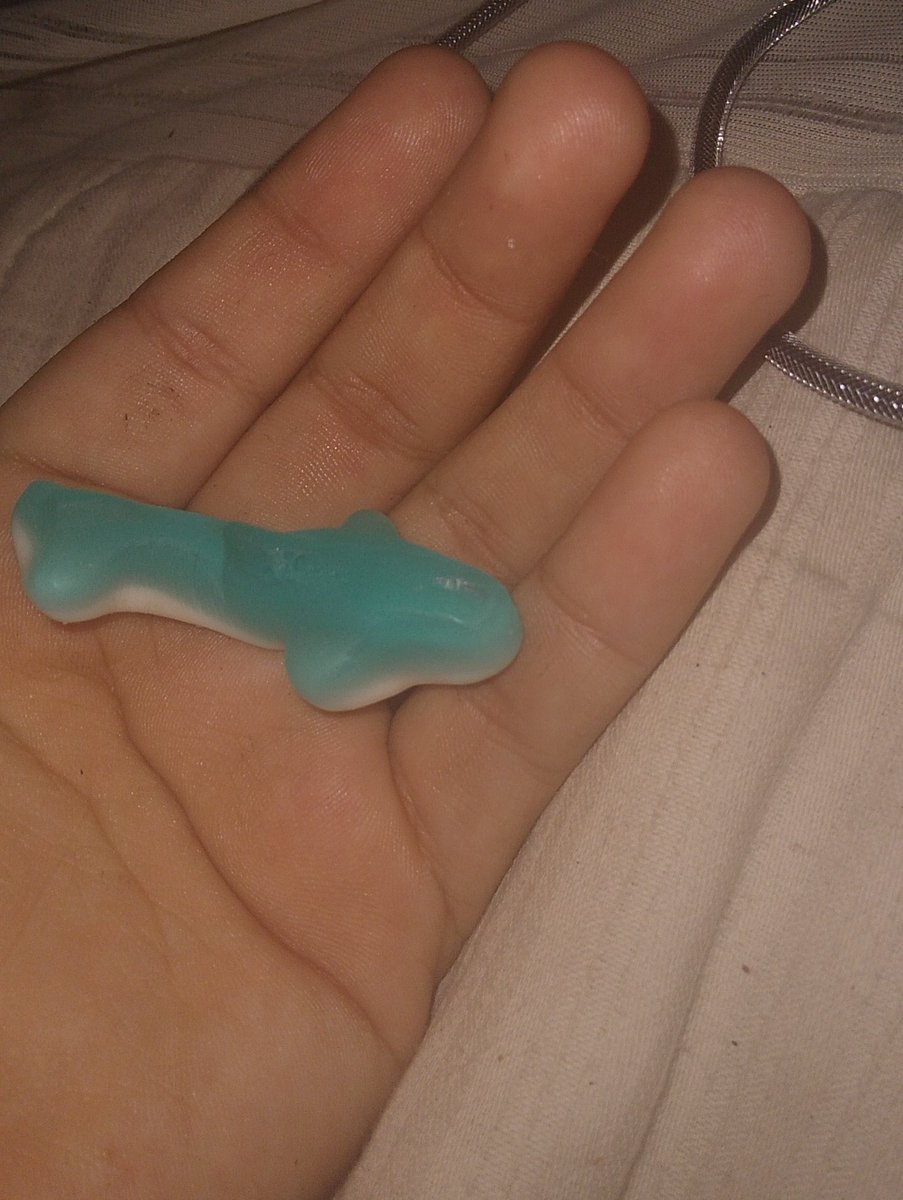 FanDeQueChulada's tweet photo. @Mundo_Mariana_H Si jsjsj les regalo una gomita de tiburoncito https://t.co/I0I1rONaPm