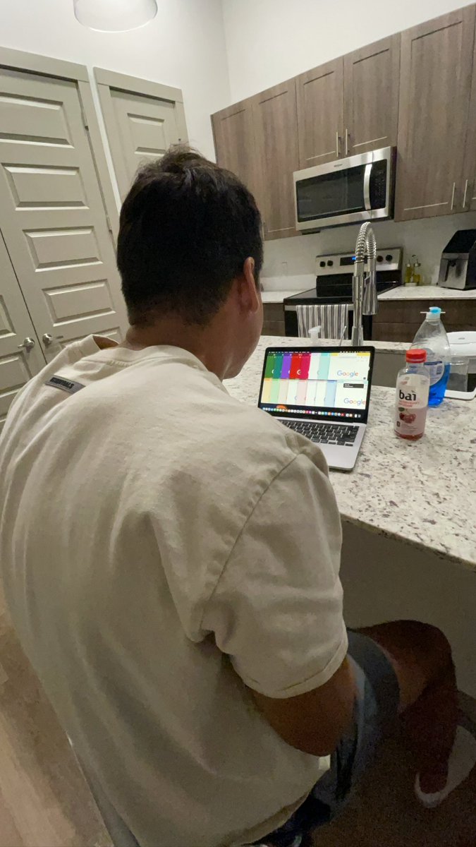 I told my bf a little bit about what I do for my snesker buisness and now he thinks he can hit yeezy supply tomorrow manually 😭😭😭😭