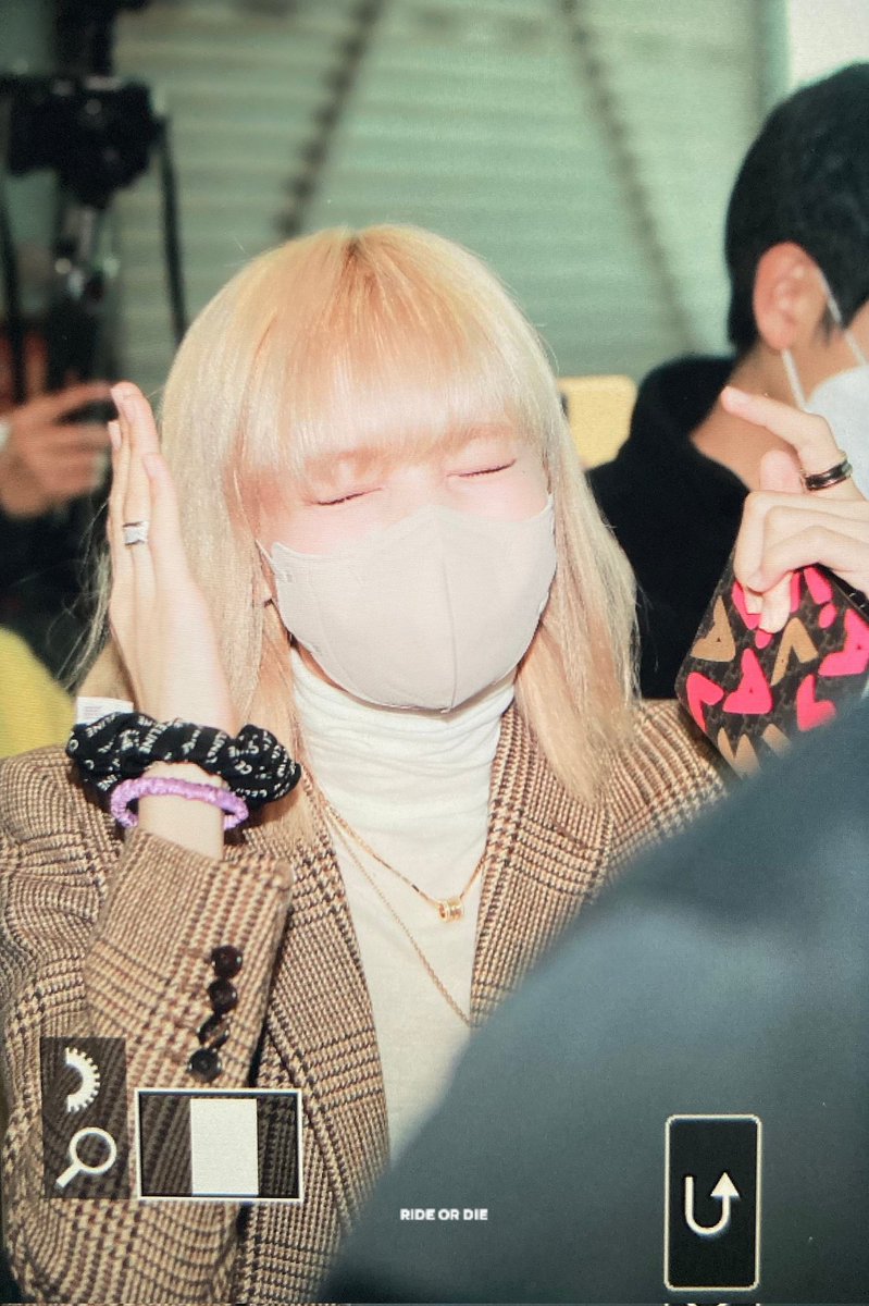 yadoooommm's tweet photo. the returns of "ehee" 😭

BON VOL LALISA
#LisaParisienne https://t.co/y8aIeyRxGo