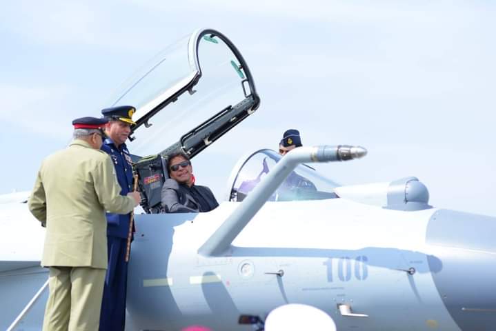 بھارت کی بھی ”کانپیں“ ٹانگ رہی ہیں👇