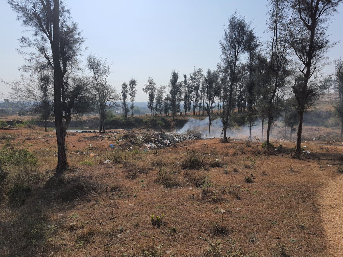 captsanthoshkc's tweet photo. Another sad example of waste management is by our local bodies .. 

Waste dumped into a stream and burnt . 

Gauraenahalli village .. 

Surjakanahalli panchayat , Anekal , Bangalore. https://t.co/v1HEM3cQ35