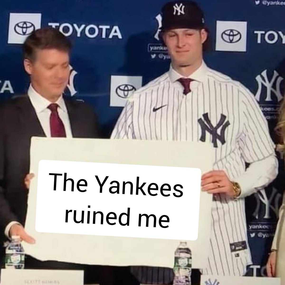 _ShadowStro's tweet image. Gerrit Cole sighted giving Carlos Correa some advice