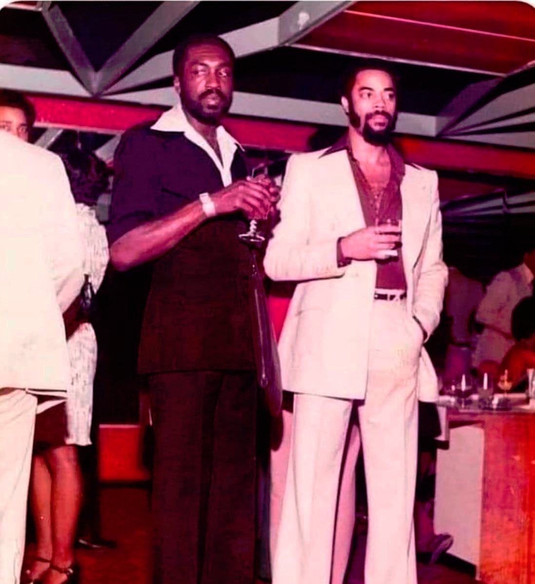 retro_70s's tweet image. The Pearl and Clyde at the club looking cool and checking out the scene. Enjoy your Friday night everyone!