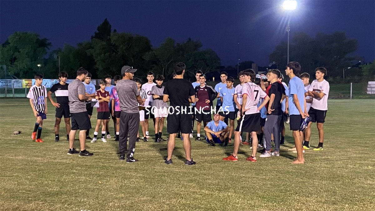 Comenzaron los entrenamientos de formativas de la Institución. 
Les deseamos un excelente año.
