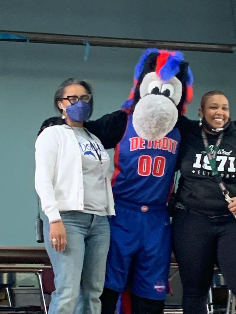 TDpcsd's tweet photo. The Detroit Pistons’ Mascot “The Hooper” made a special visit to our K-2 grades today. A wonderful treat for our Dolphin Scholars. @Detroitk12 @principallearns #DPSCDStrong @DetroitPistons Thank you for coming to Thurgood Marshall. https://t.co/Cyp0qaMOyl