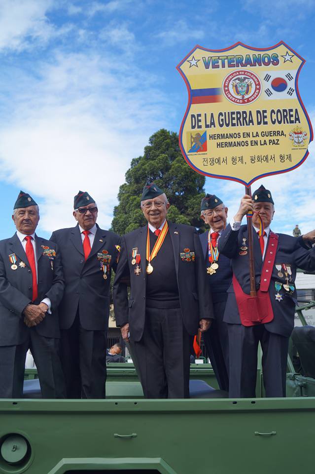 JLEsparzaG's tweet photo. Orgulloso de portar las prendas de nuestra reserva en la inscripción a la vicepresidencia. #Avanzar https://t.co/jDk0XW3wWv