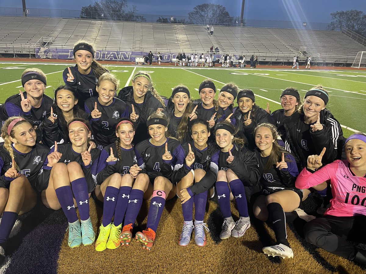 PNGgirlssoccer's tweet photo. District Champs ⚽️😈#ourtime https://t.co/sTrqVvewkj