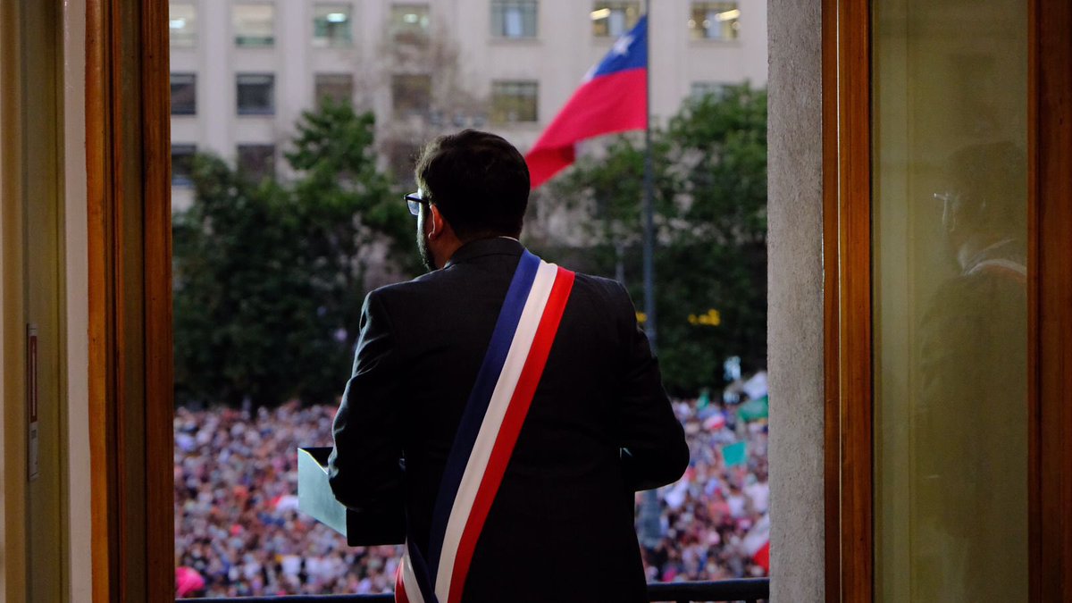 culturas_cl's tweet photo. #CambioCiudadano
@gabrielboric se refiere en su discurso al desafío de darle a la cultura el valor y lugar que merece, para que los artistas puedan vivir de su trabajo con plena convicción de que el arte promueve el desarrollo ciudadano, social y personal. https://t.co/Ej0CGnNqqy