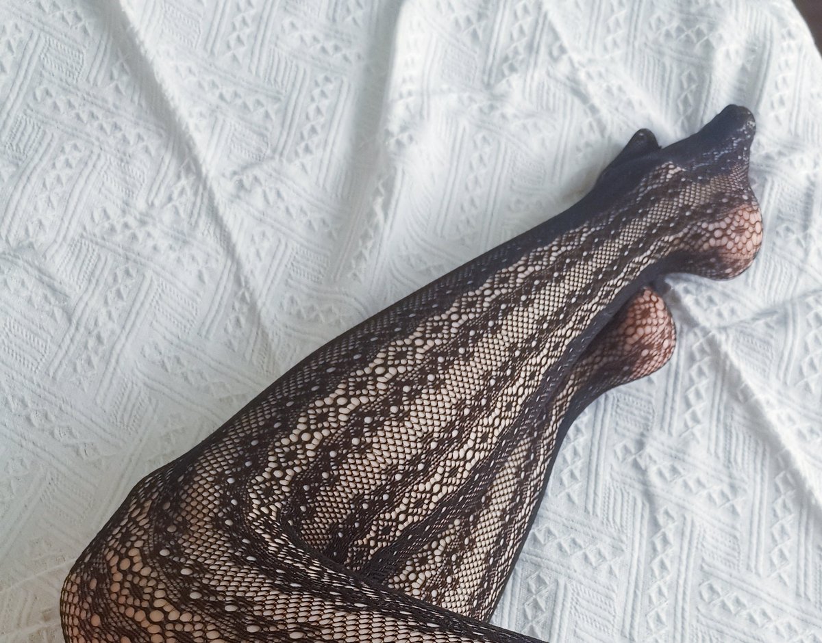 lanaluv7's tweet photo. 无处安放欲望的一天😔#恋足 #美脚 #丝袜 #美腿 #feet https://t.co/MeTiIhYs1C