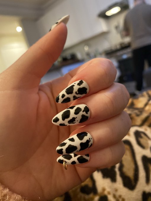 I miss having ho nails. Send me $100 so I can get my claws back 💅🏻 https://t.co/UtMqQLrBXE<a href="/tag/folsomstreetfair"class="tags"><span>#folsomstreetfair</span></a>