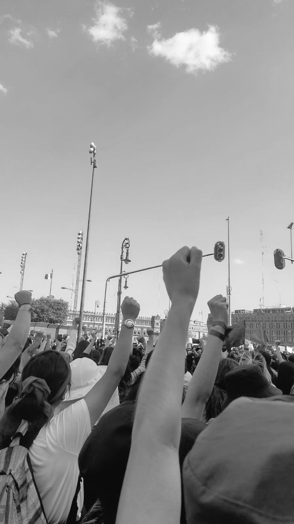 YamileTufino's tweet photo. ¿Qué ha significado para mi el 8M? 
Es impresionante como la mayoría empezo a "celebrar" este día como el día de la mujer, incluyendome. Pero ya iniciando la universidad comprendí que es una lucha, una lucha para exigir justicia, derechos e igualdad.
#8M2022ENTS #EdusocialENTS22 https://t.co/1tYDEHZMHU