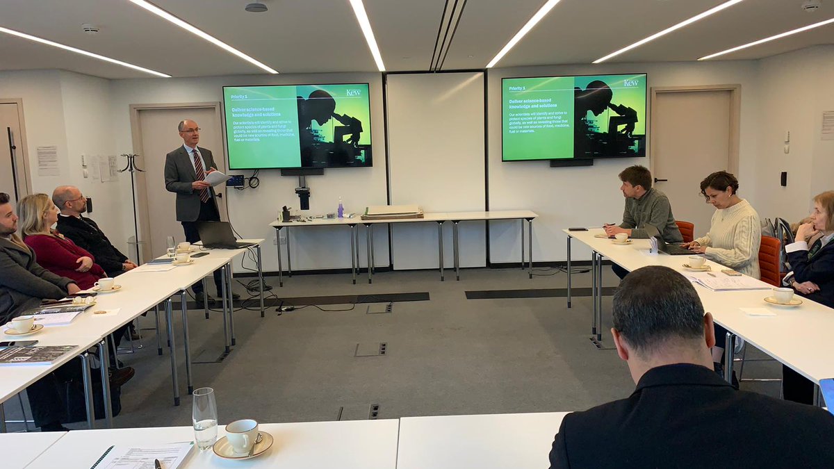 SCristanchoM's tweet photo. #VisitaAlReinoUnido🇬🇧| Con el @kewgardens venimos trabajando alrededor de la plataforma pública #ColPlanta, un catálogo en línea con información de gran valor de las especies vegetales de Colombia y su #biodiversidad. https://t.co/jET35n2JCA