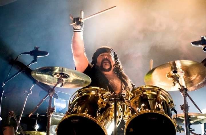 Happy Birthday!!! Al gran Vinnie Paul Abbott quien fuera baterista de Pantera  