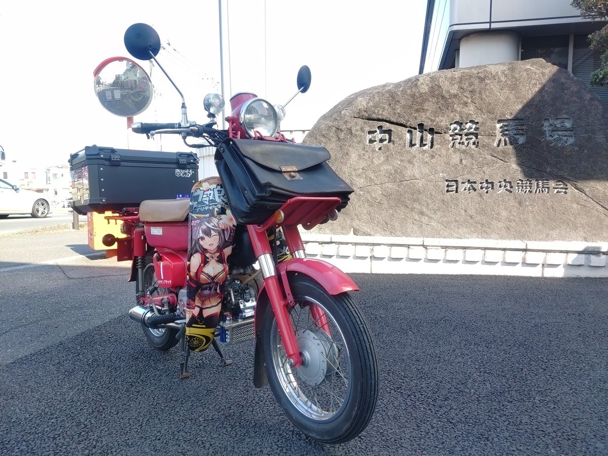 JrfMegadeth's tweet photo. ロールアウトしました！
キタサンブラック仕様MD50！

デザイン:自分
イラスト使用許可:福田シュウシ様(@Fukuda_shushi)
調整•施工:moko様(@mokotan0831)
印刷:痛車ステッカー製作専門店様(@itasya_sticker)

通常仕様とこのキタちゃん仕様で仕様変更しやすくしてます(時たま通勤使用するため) https://t.co/j9mw9N3PPv
