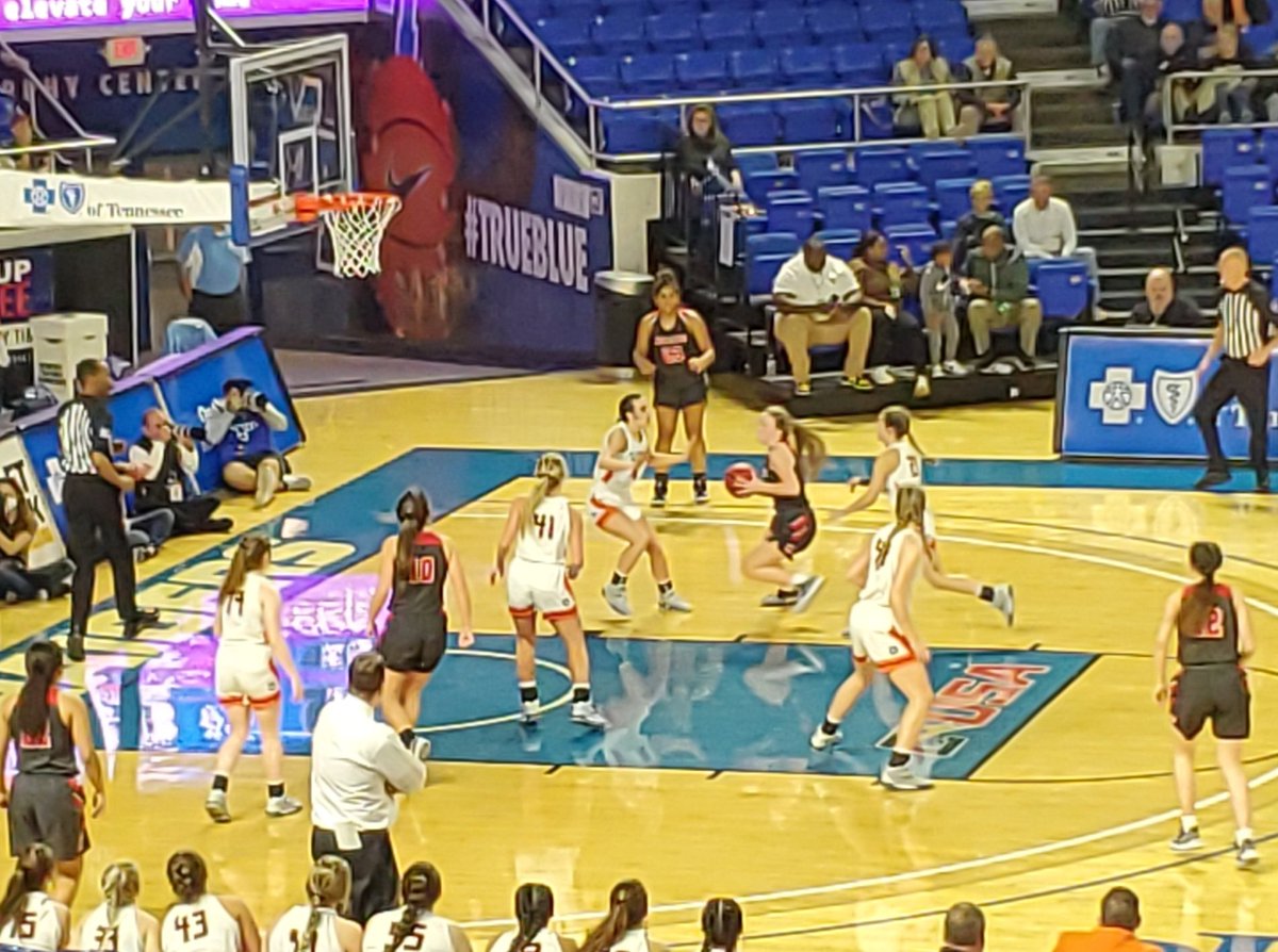HuskerVol's tweet photo. #TennesseeGirlsHighSchoolBasketball #TSSAA #Class1A 2nd Semifinal: @MckRebelHOOPS(black) vs. @GleasonGBB(white) https://t.co/6YIOVZNsXg