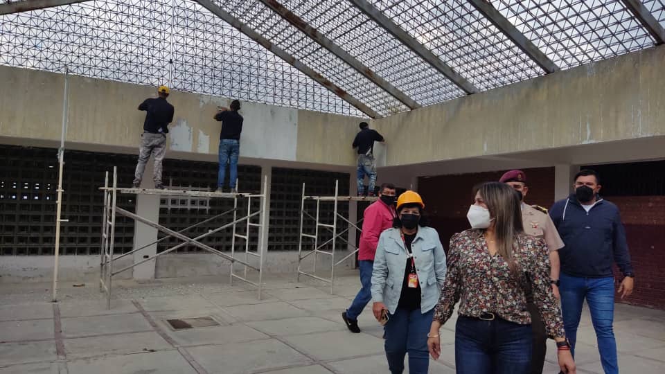 mirelct's tweet photo. #11Mar || MPPSP-FONEP Inspecciona  los avances de la rehabilitación en el  Centro de Formación Femenino del estado Aragua, mantenimiento en las áreas  de reclusión que garantizan los #DDHH de las privadas de libertad. #DiálogoEsReconciliación @NicolasMaduro @delcyrodriguezv https://t.co/hJK6heSb5b