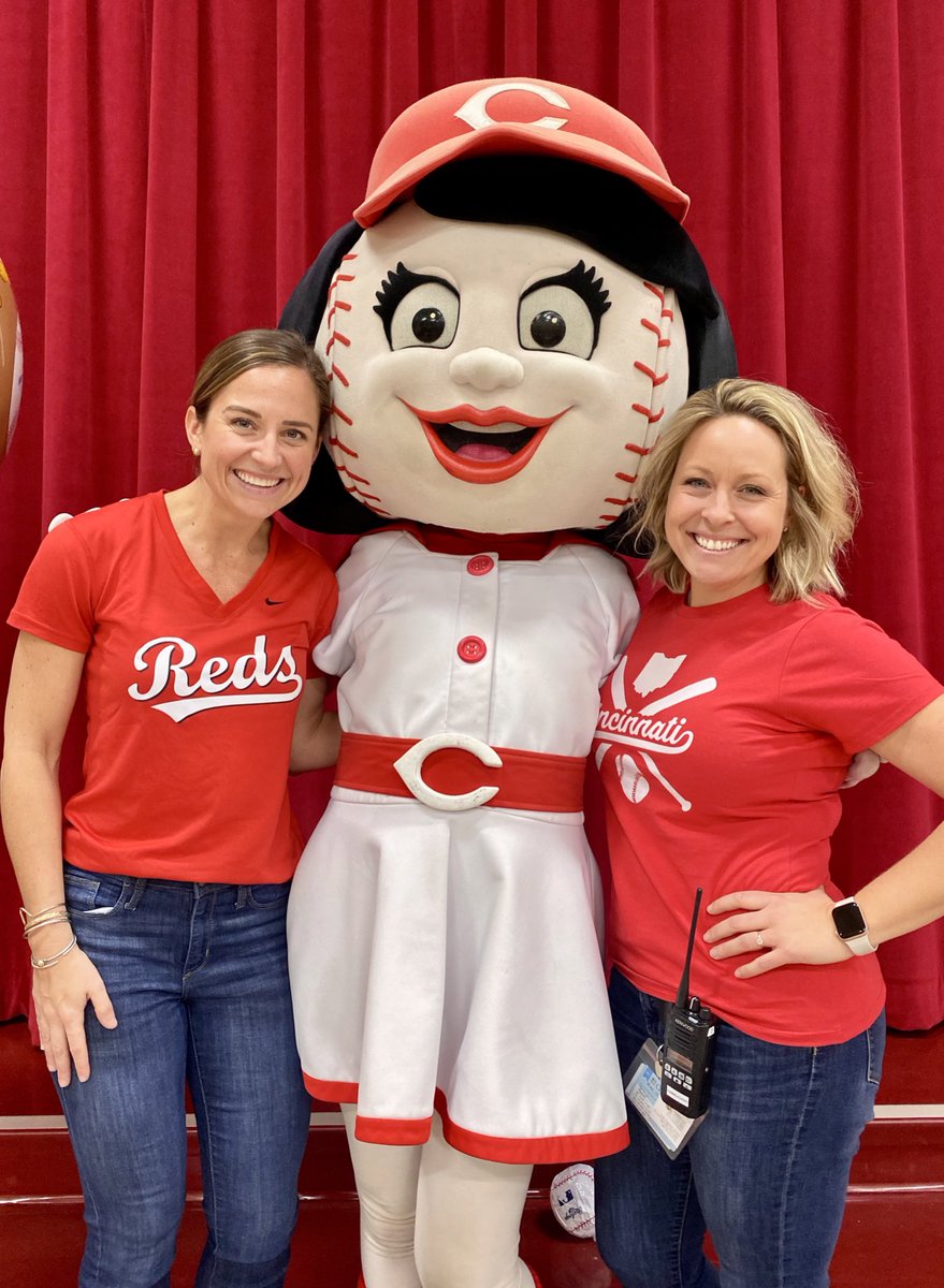 Look who joined us at Union today…Rosie Red! ❤️⚾️   #CincySportsDay <a href="/Reds/">Cincinnati Reds</a> <a href="/BreSambuchino/">Bre Warden</a> #WEareLakota