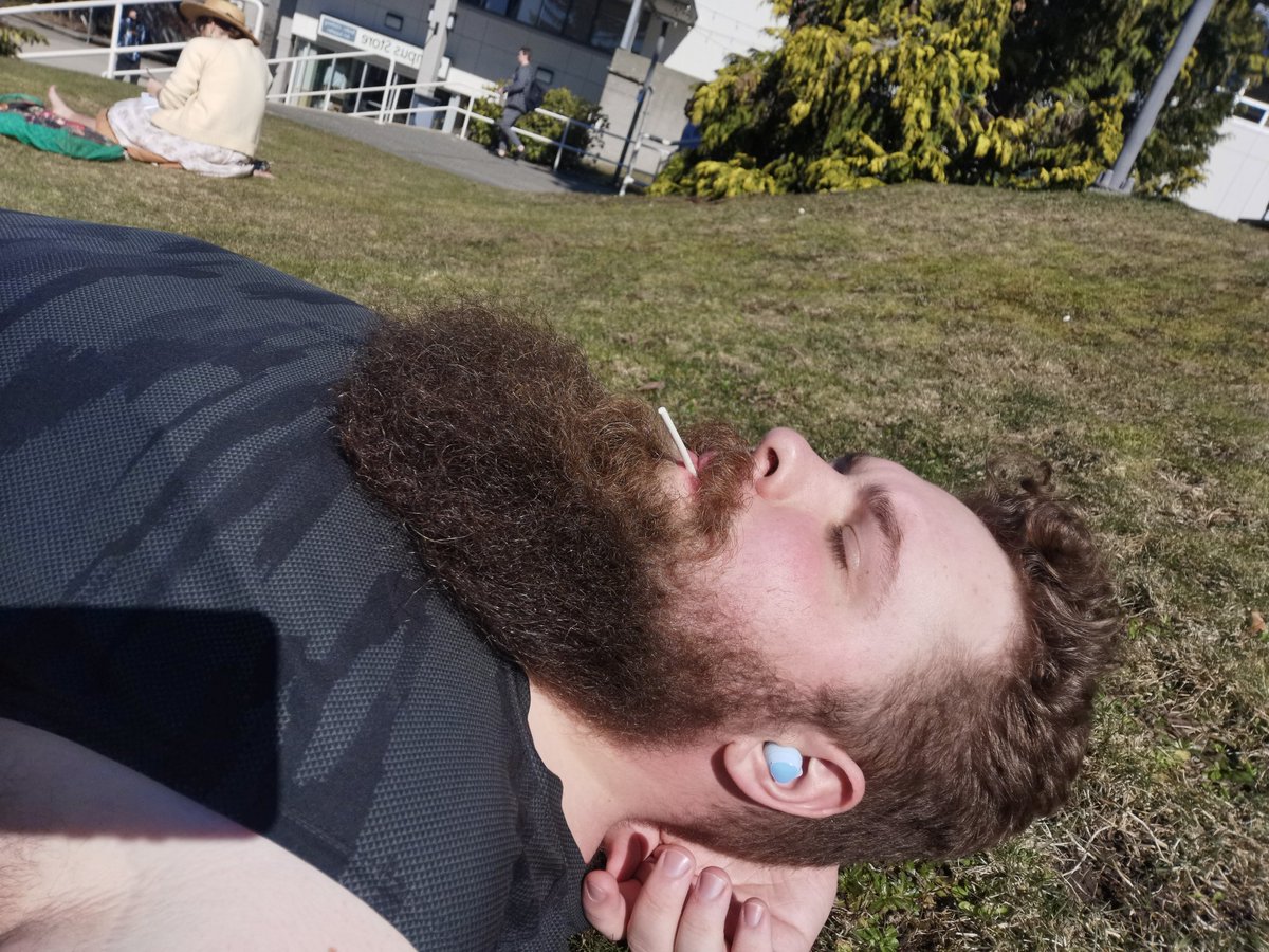 StreamsSummer's tweet image. Been enjoying the sun lately