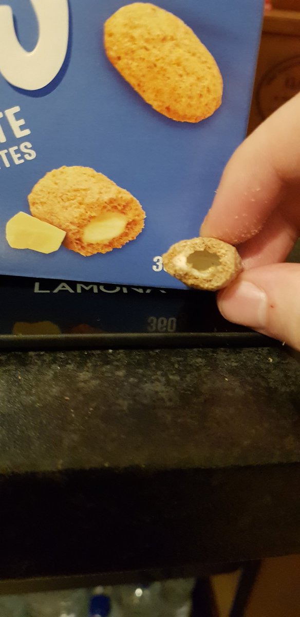 StephanWeiland's tweet photo. @weetabix @POY_UK @weetabix  What do you mean stuffed? Its a sad excuse of a smear. Literally every single one ive bitten into is basically empty and not filled as shown on the box, im sticking with @KraveUnleashed  from now on. Atleast they know how to fill it. https://t.co/nHswR0LY3D