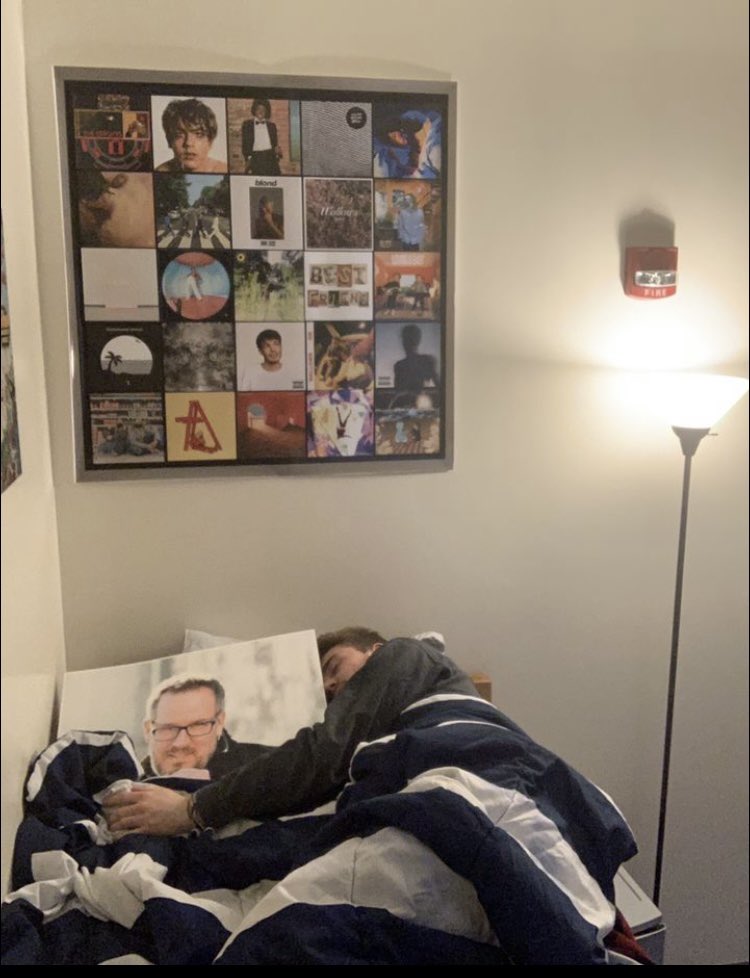 bradtheposter's tweet photo. #inbedwithbrad https://t.co/Gpu5Wj5VTm