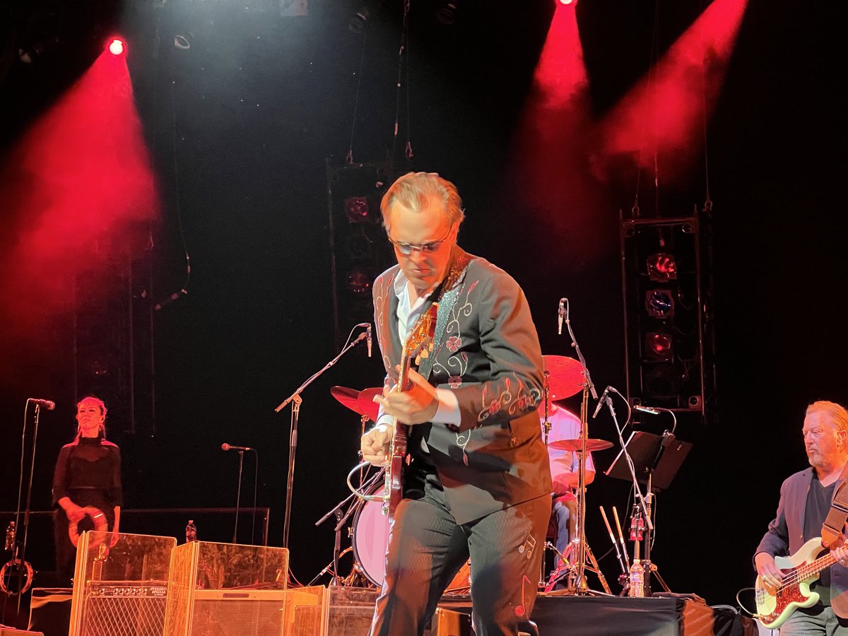 UticaDailyNews's tweet photo. @JBONAMASSA in Syracuse. Wow!!! Breathtaking. https://t.co/ZBIAUgtRJ4