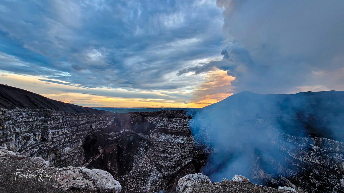#Nicaragua única y original
Precioso y majestuoso Volcán Masaya 🌋⛰🇳🇮

Hasta dan ganas de ir a dejar a alguien ahí en ese fuego 🤭😝🙃
... no, así no era este tuit 😅