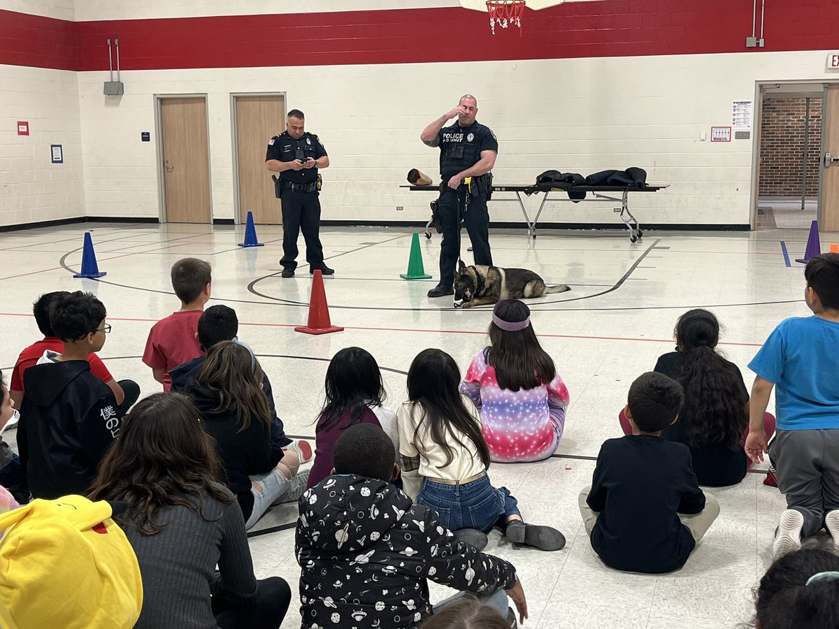 melton4th's tweet photo. We ended our intersession with a surprise visit from the Garland K-9 and SWAT team units! #gisd #GISD @VialCC_Vikings #gameon https://t.co/bE6ERjAFcp