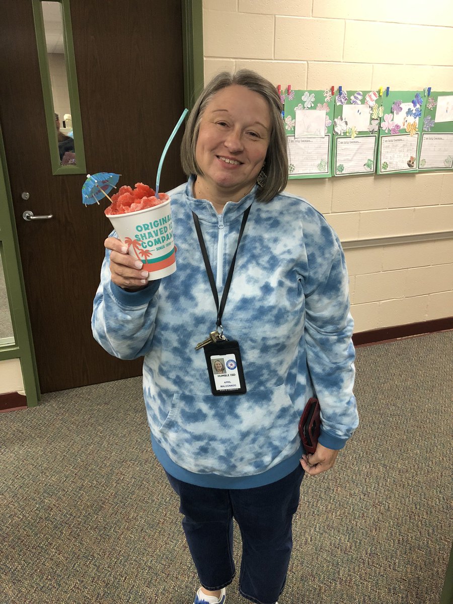 The best Spring Break send-off! 🎉 
I am so thankful for great administrators and an awesome leadership team! 
Baby girl loves the sweet treat! 🤰🍧 <a href="/aprilamoney/">April Money Maldonado</a> #eseSOAR <a href="/HumbleISD_ESE/">Eagle Springs Elem</a>