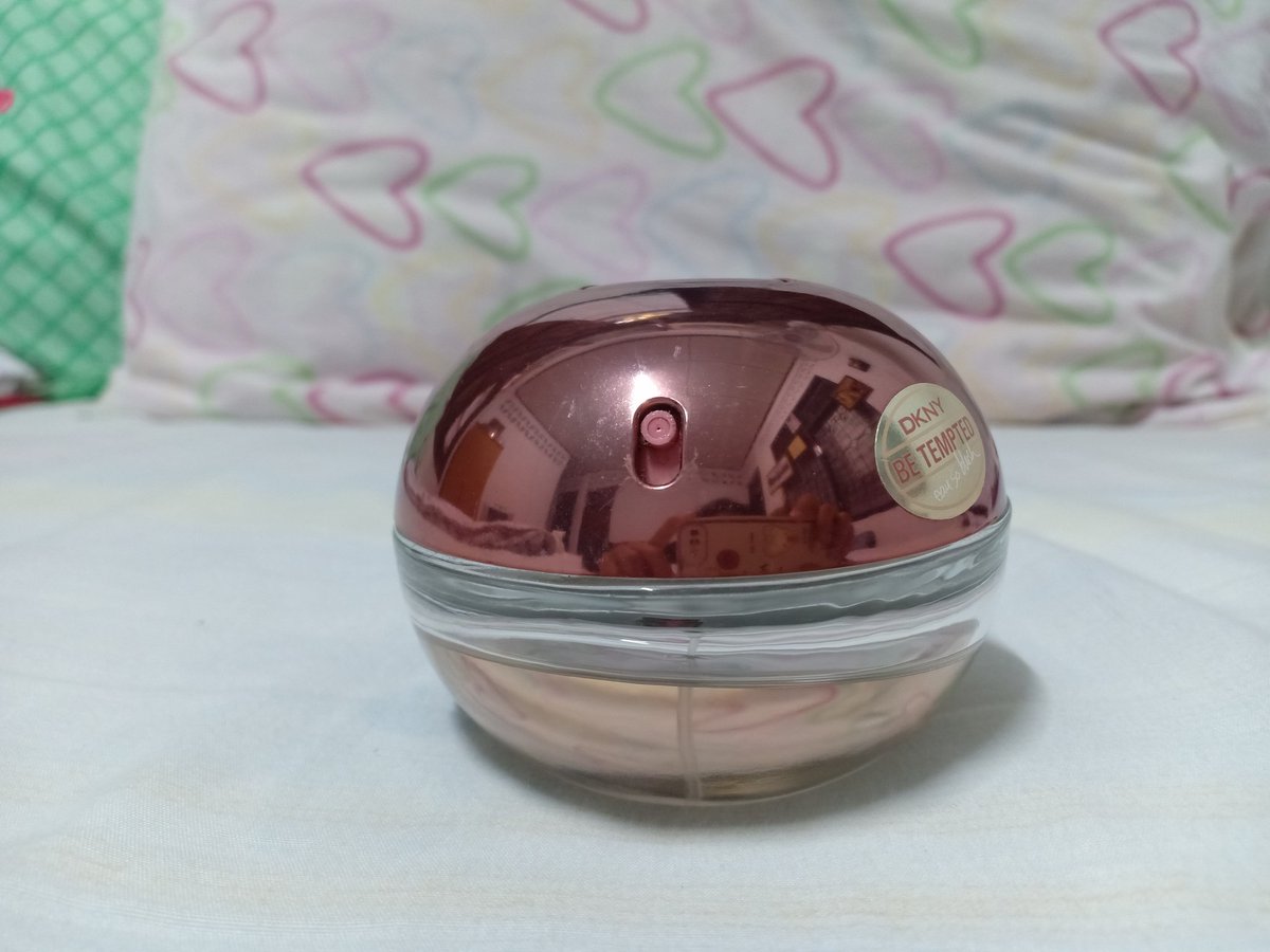 massni5's tweet photo. DKNY be tempted eu so blush ขนาด100ml. เหลือ~60% ส่งต่อ 550รวมส่ง กลิ่นหอมม้ากกกก #ส่งต่อ #ส่งต่อน้ําหอม #ส่งต่อสกินแคร์ #ส่งต่อเครื่องสําอาง #ส่งต่อคสอ #น้ําหอมก้นขวด https://t.co/8P7FjXHUcJ
