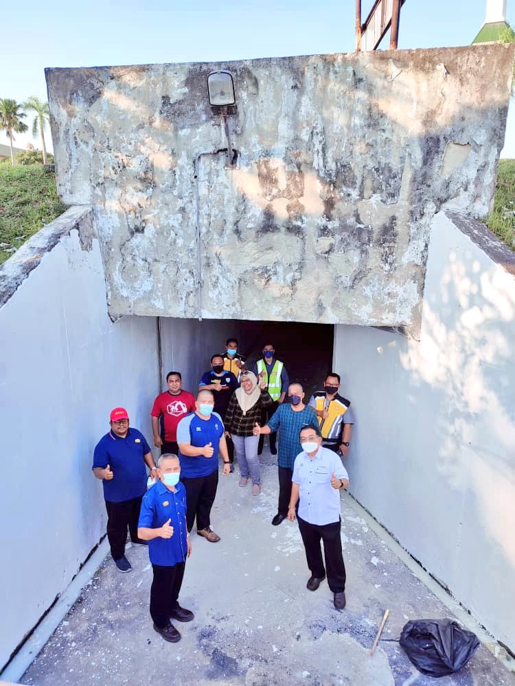 Syabas JKR Melaka Tengah buat CSR mengecat terowong pejalan kaki merentasi Lebuh AMJ yg digunakan penduduk Kg Bkt Palah ke Masjid Negeri. Semoga pengguna rasa lebih selesa
<a href="/JKRMelaka/">JKR Melaka</a> <a href="/JKRMalaysia/">JKR Malaysia</a> <a href="/JkrTengah/">JKRMelakaTengah</a> <a href="/IrBahari/">Shaharuddin Bin Bahari</a> <a href="/SulaimanMdAli1/">Sulaiman Md. Ali Official</a> <a href="/Melakahariini/">Melakahariini</a> @MOWorks