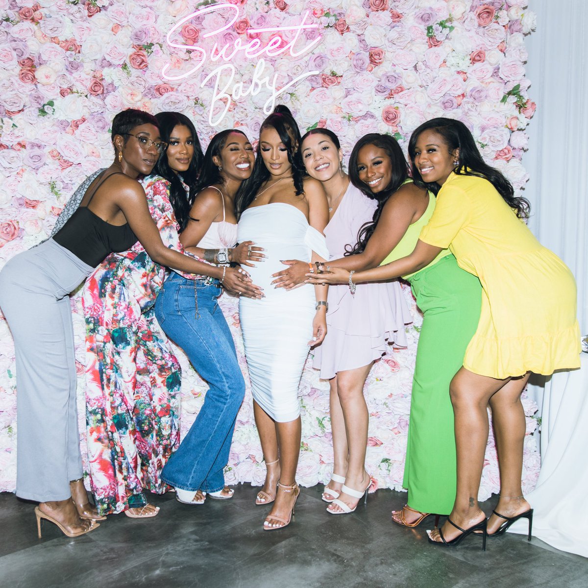 ashlestokes's tweet photo. Baby Shower was a success 💕🦋 https://t.co/FpQid1IQbg