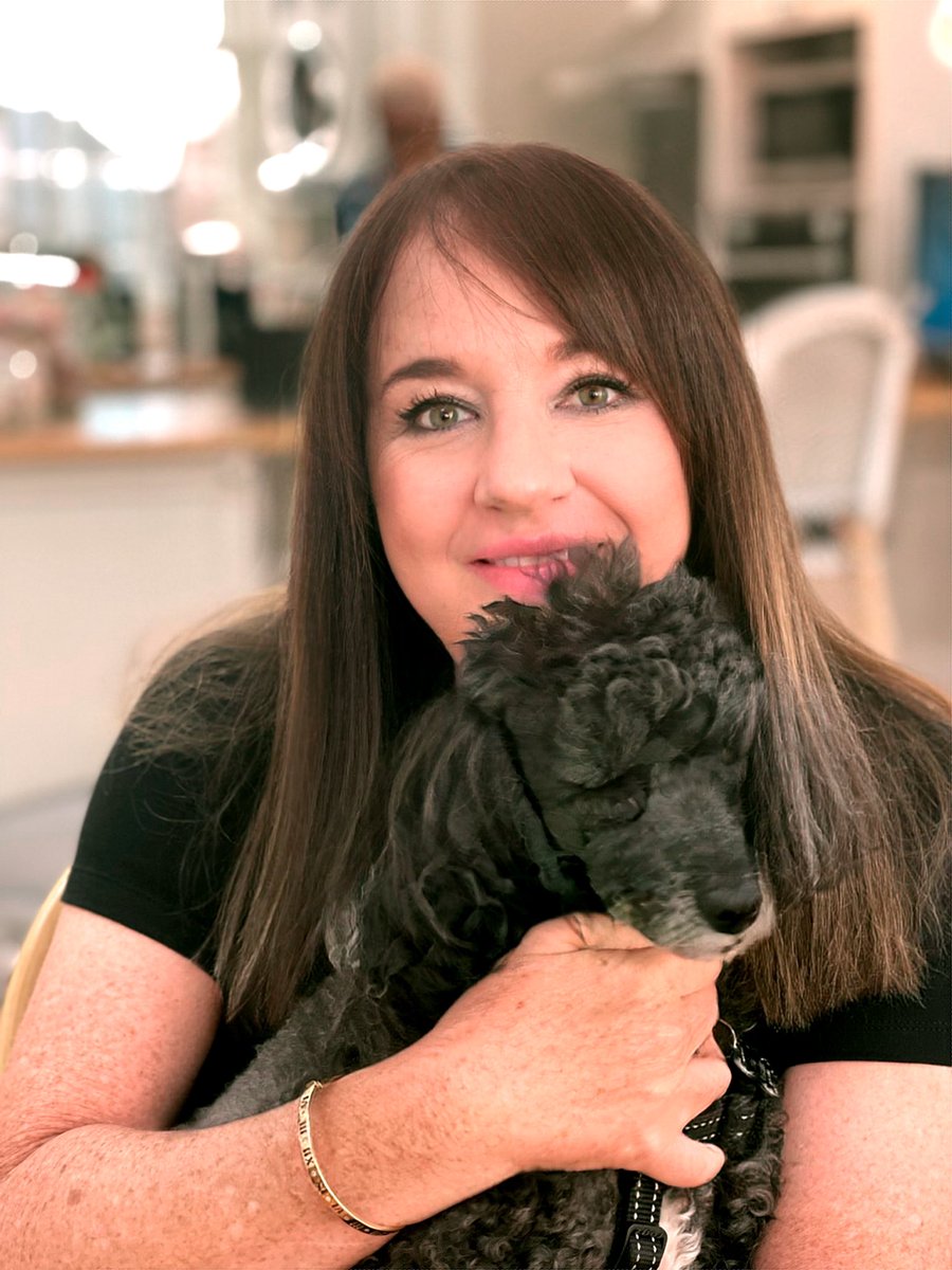 HairHartley's tweet photo. 𝓡𝓸𝓫𝓮𝓻𝓽𝓗𝓪𝓻𝓽𝓵𝓮𝔂 𝓗𝓪𝓲𝓻
Another Brunette moment with Cathy and Hugo A GO GO.
We feel very fortunate to  have you as part of our hair family. You all inspire us each and everyday. https://t.co/uHE5zM56CR