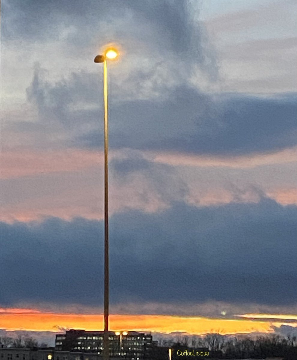 LiciousCoffee's tweet photo. Sunset 🌅
I have seen & taken photos of many a #sunsets but the #sunset on Wednesday night was something else—Color-full . Linear . BeautiFUL😍
#nature #naturelovers #NatureBeauty #NaturePhotography #NaturePhotographer #sunsetphotography #Sunset_Sky #SunsetTreat #sunsetwithyou https://t.co/ccEkYn4Sqf