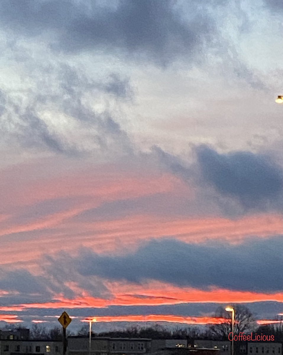 LiciousCoffee's tweet photo. Sunset 🌅
I have seen & taken photos of many a #sunsets but the #sunset on Wednesday night was something else—Color-full . Linear . BeautiFUL😍
#nature #naturelovers #NatureBeauty #NaturePhotography #NaturePhotographer #sunsetphotography #Sunset_Sky #SunsetTreat #sunsetwithyou https://t.co/ccEkYn4Sqf