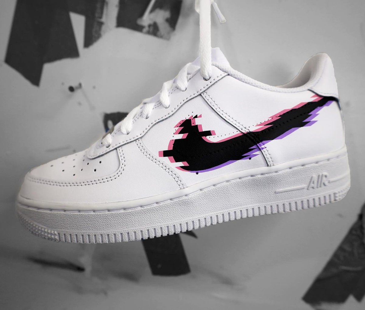 justwincustoms's tweet photo. Nike “Can we copy your homework”

“Yeah just make it look different” https://t.co/HQz7XNBKlQ