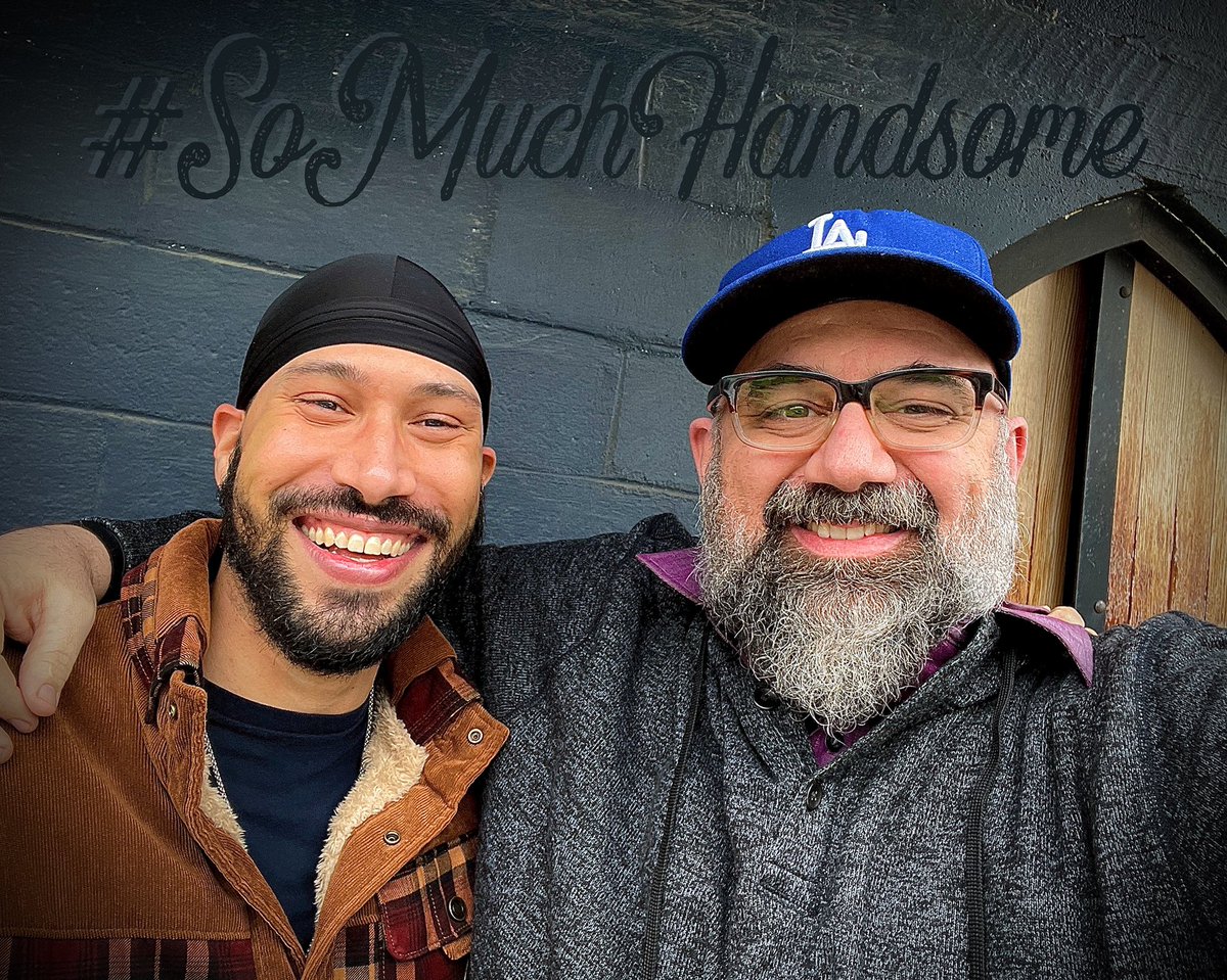 aboySimpson's tweet photo. I ❤️ Luc Roderique…
Seeing his face in person brings me great joy
•
MY face looks like it’s 80yrs old
•
#KingHarrow #LordViren #TDP #TheDragonPrince #VoiceOver #Animation @lucroderique https://t.co/WZFW64We0U
